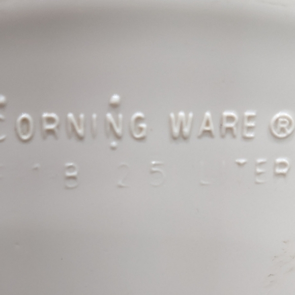 Corningware All White A1B 2.5 Liter with Lid - Picture 9 of 9